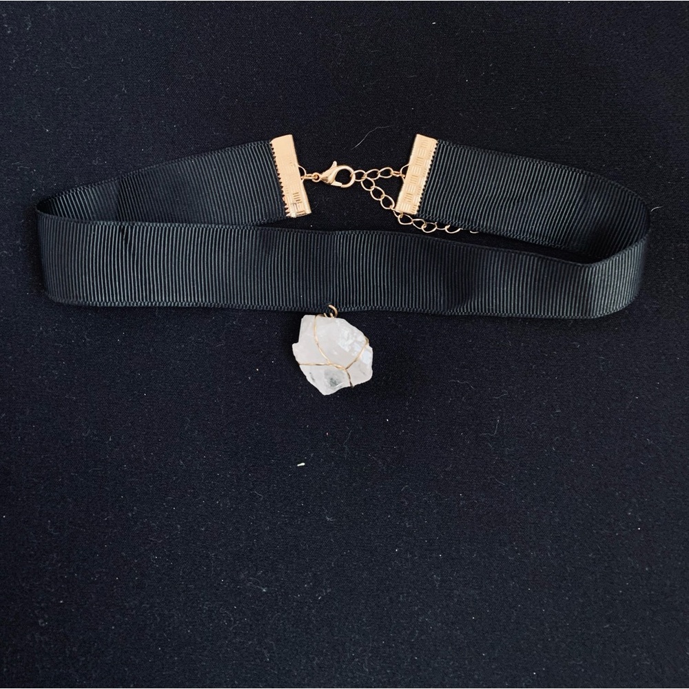 WRAPPED QUARTZ CHOKER